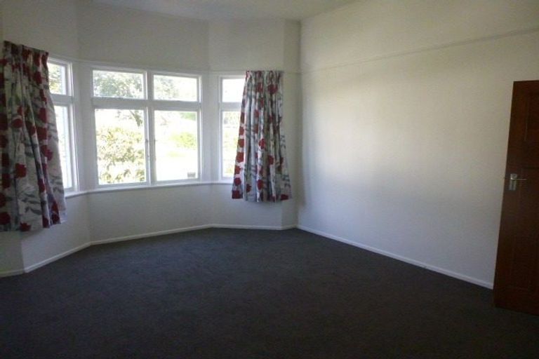 Photo of property in 79 Queens Drive, Lyall Bay, Wellington, 6022