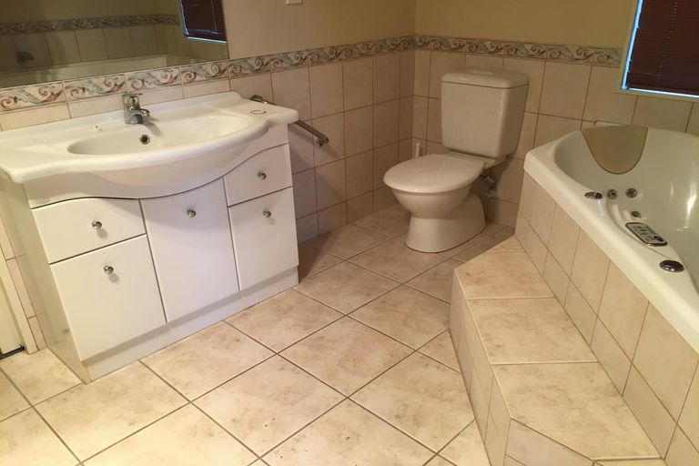 Photo of property in 10 Bluegum Place, Woodhill, Whangarei, 0110