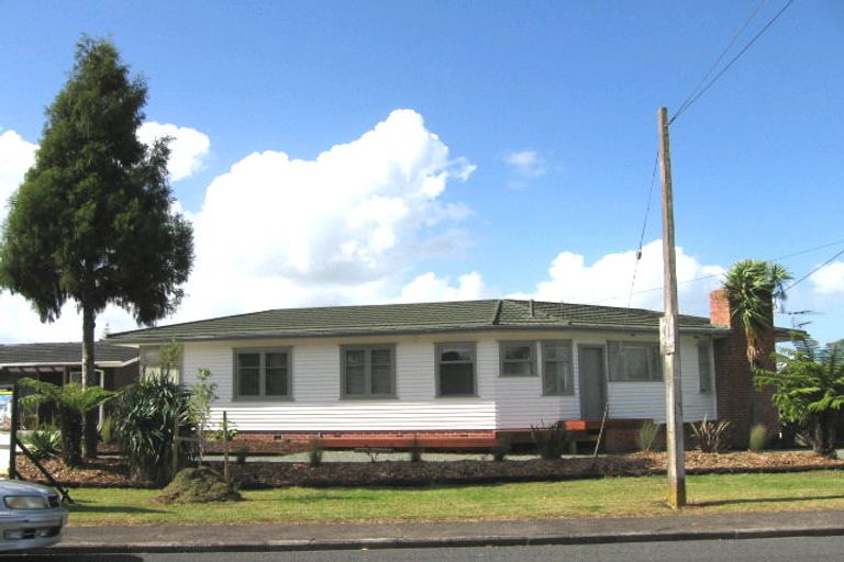Photo of property in 32 Covil Avenue, Te Atatu South, Auckland, 0610