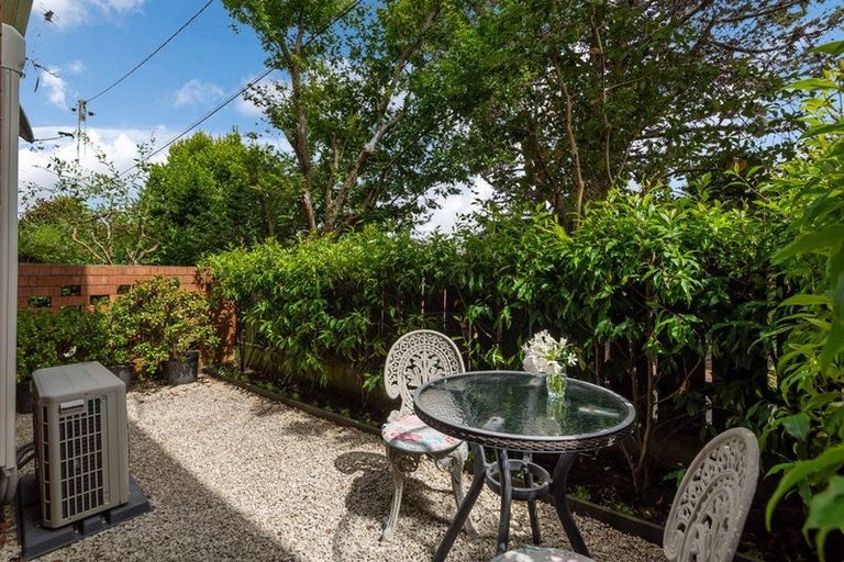 Photo of property in 4/83 Lake Road, Devonport, Auckland, 0622
