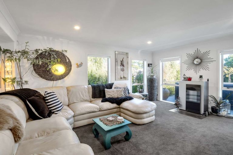 Photo of property in 20 Linkwater Way, Parklands, Christchurch, 8083