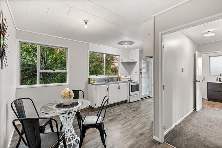 Photo of property in 18 Solar Road, Glen Eden, Auckland, 0602