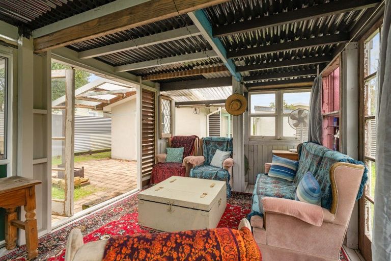 Photo of property in 104 Beverley Terrace, Whangamata, 3620
