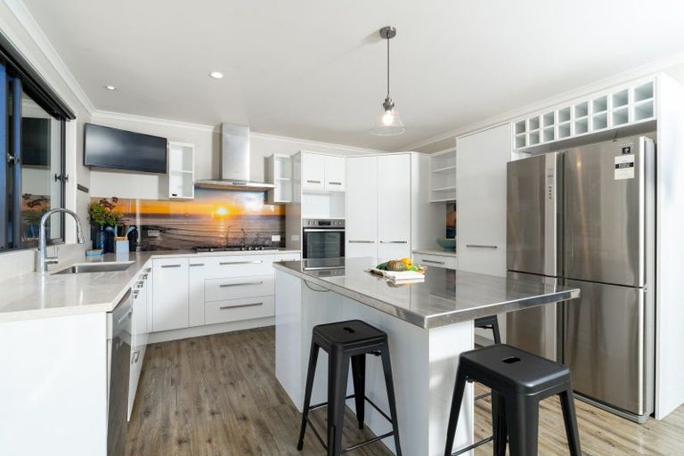 Photo of property in 38 Robertson Street, Raglan, 3225