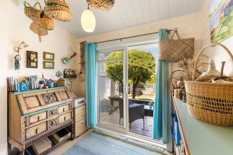 Photo of property in 11 Russell Heights, Russell, 0202