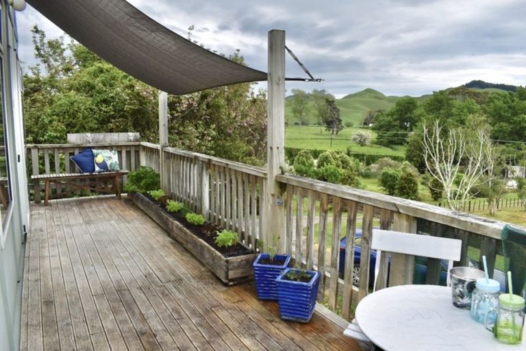 Photo of property in 135 South Manakau Road, Manakau, Otaki, 5583