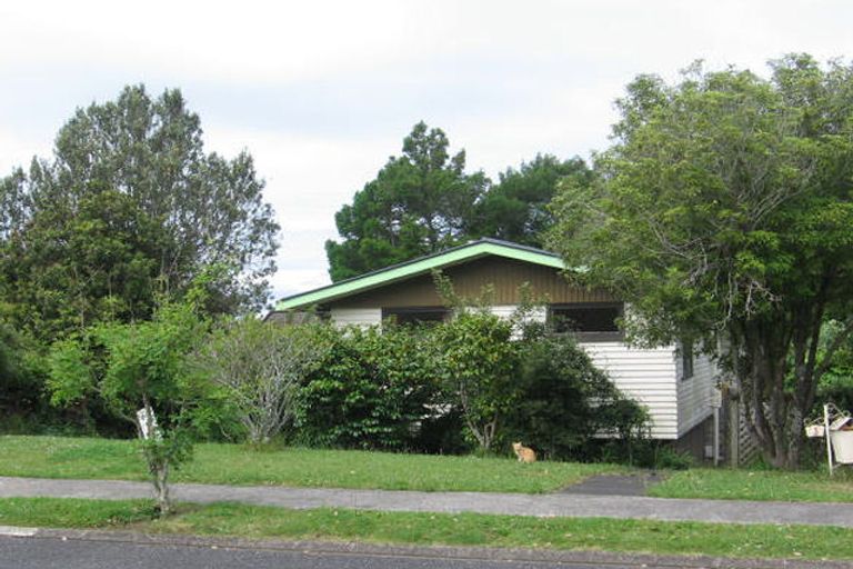 Photo of property in 3 Megan Avenue, Pakuranga Heights, Auckland, 2010