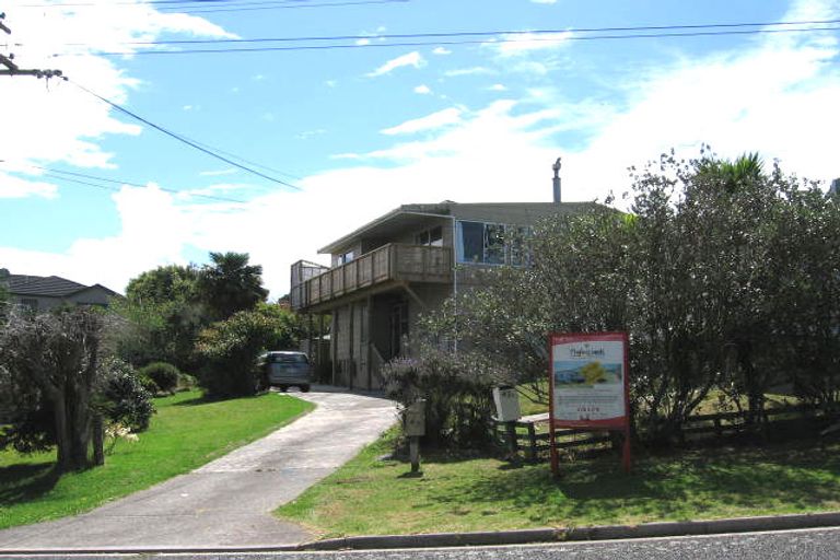 Photo of property in 1/42 Auld Street, Torbay, Auckland, 0630