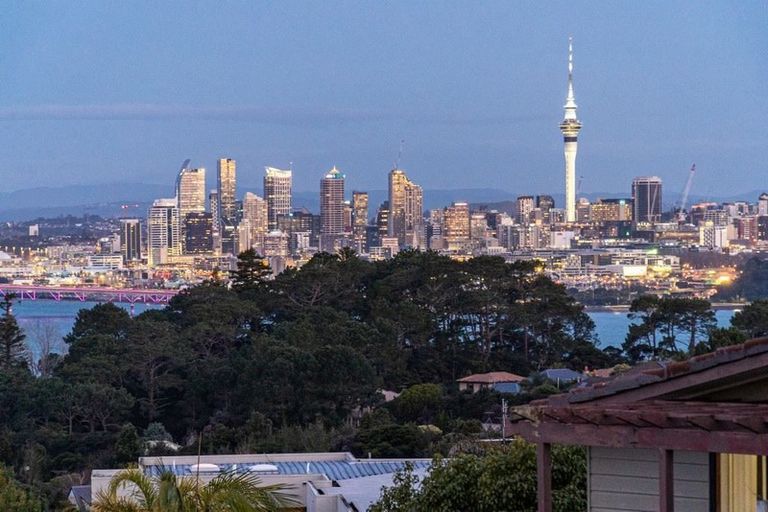 Photo of property in 30 Onetaunga Road, Chatswood, Auckland, 0626