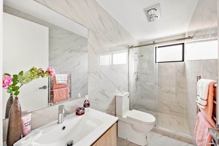 Photo of property in 3/101 Hobsonville Road, West Harbour, Auckland, 0618