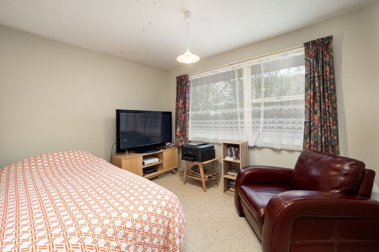 Photo of property in 24 Clipper Place, Redwood, Christchurch, 8051