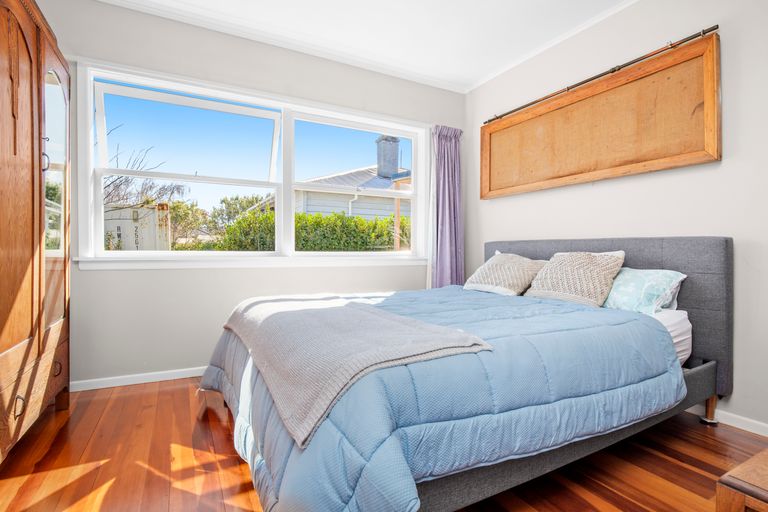 Photo of property in 16b Campbell Street, Waiuku, 2123