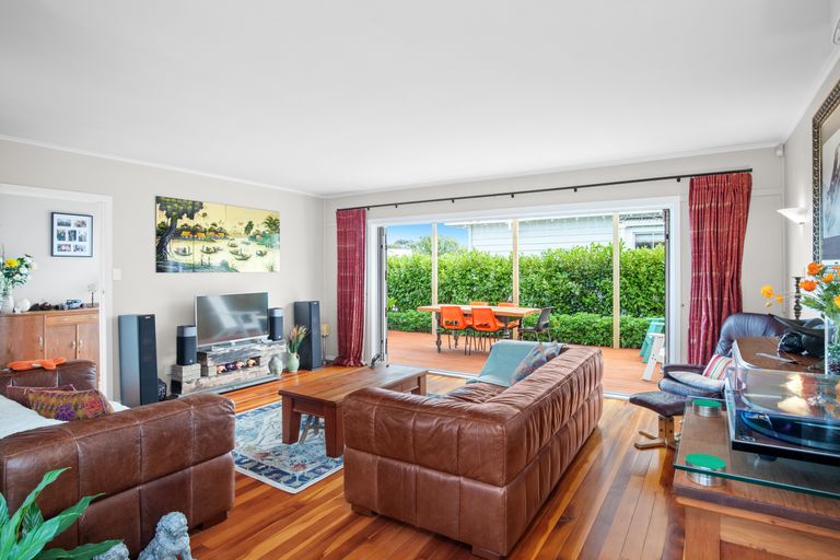 Photo of property in 16b Campbell Street, Waiuku, 2123