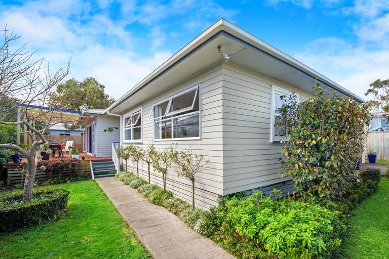 Photo of property in 16b Campbell Street, Waiuku, 2123