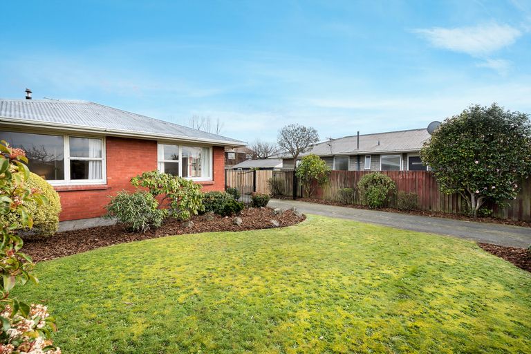 Photo of property in 24 Clipper Place, Redwood, Christchurch, 8051