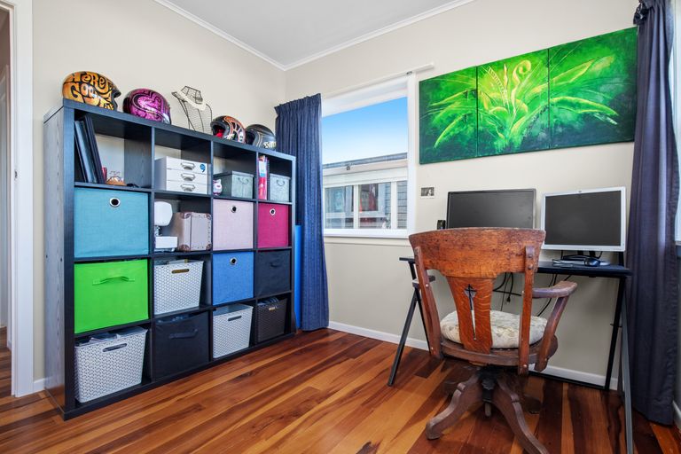 Photo of property in 16b Campbell Street, Waiuku, 2123