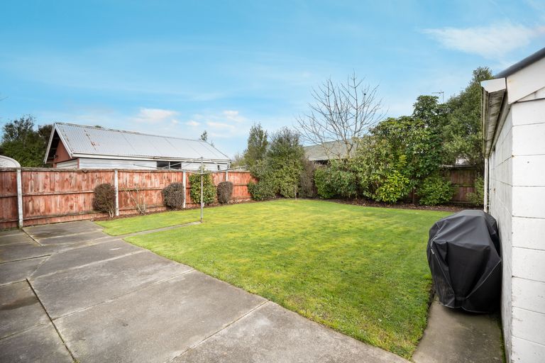 Photo of property in 24 Clipper Place, Redwood, Christchurch, 8051
