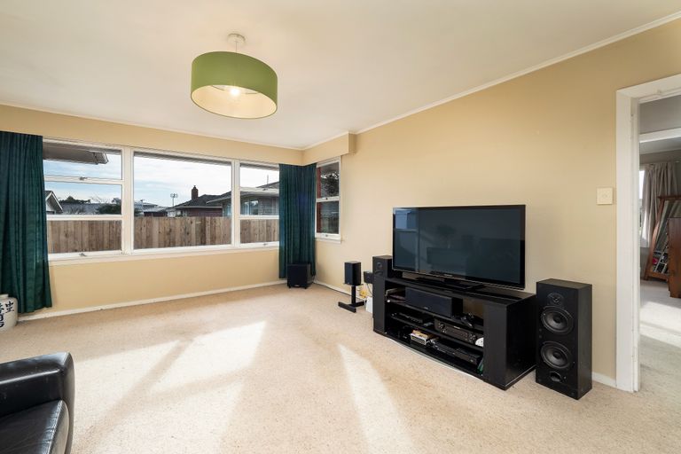 Photo of property in 24 Clipper Place, Redwood, Christchurch, 8051