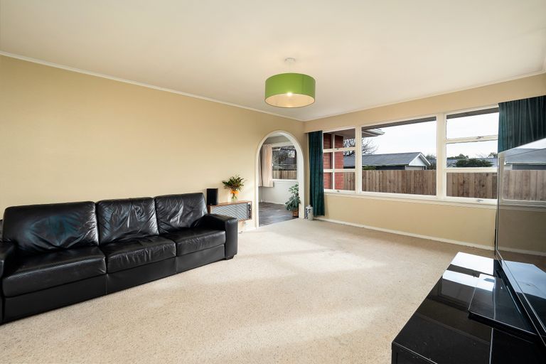 Photo of property in 24 Clipper Place, Redwood, Christchurch, 8051