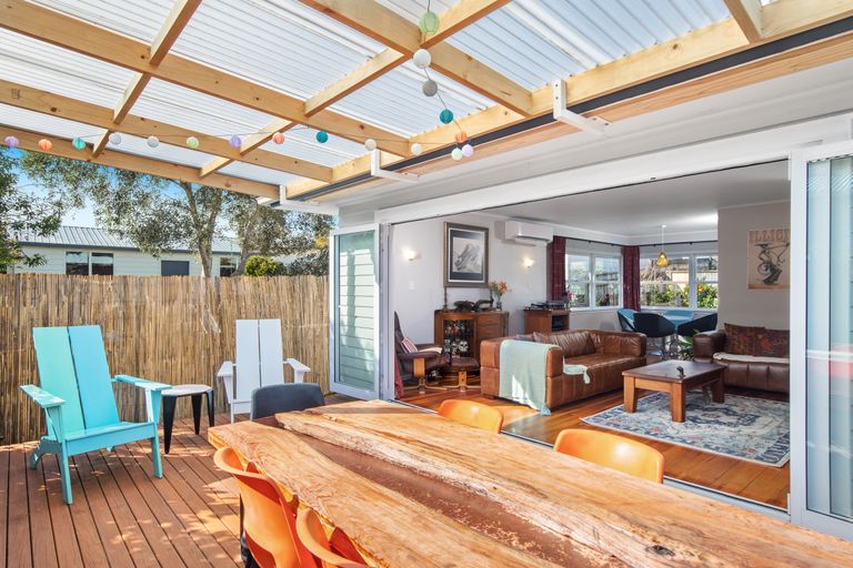 Photo of property in 16b Campbell Street, Waiuku, 2123