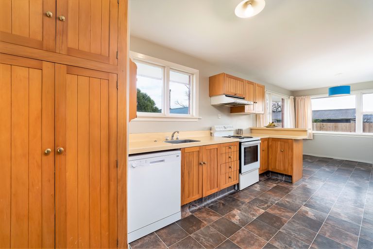 Photo of property in 24 Clipper Place, Redwood, Christchurch, 8051