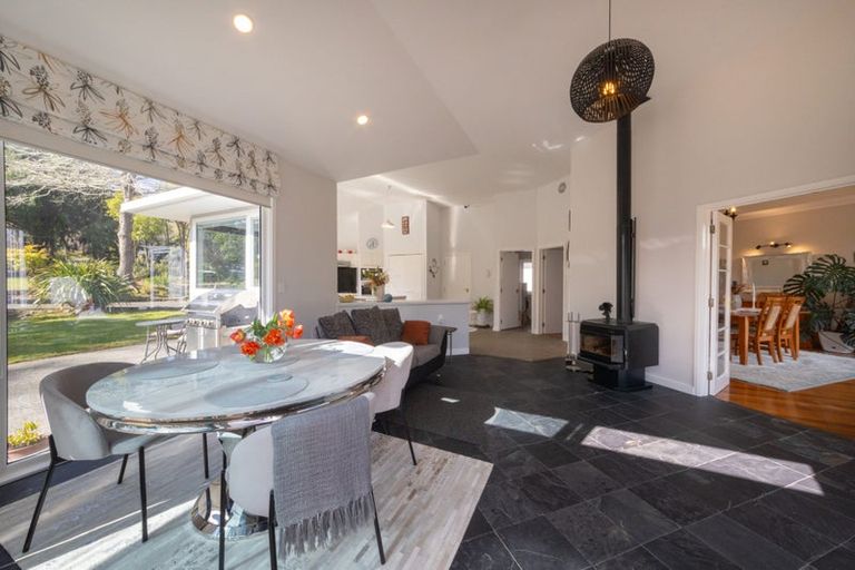 Photo of property in 6 Polson Hill Drive, Aokautere, Palmerston North, 4471