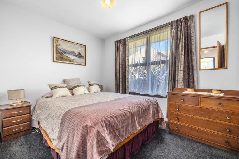 Photo of property in 15 Resolution Place, Bryndwr, Christchurch, 8053