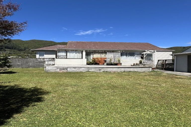 Photo of property in 2 Feist Street, Naenae, Lower Hutt, 5011