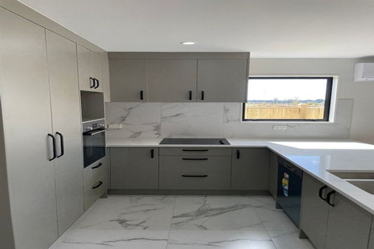 Photo of property in 14 Noia Way, Karaka, Papakura, 2113