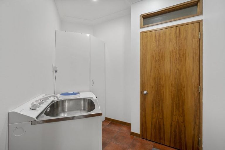 Photo of property in 2 Heritage Place, Terrace End, Palmerston North, 4410