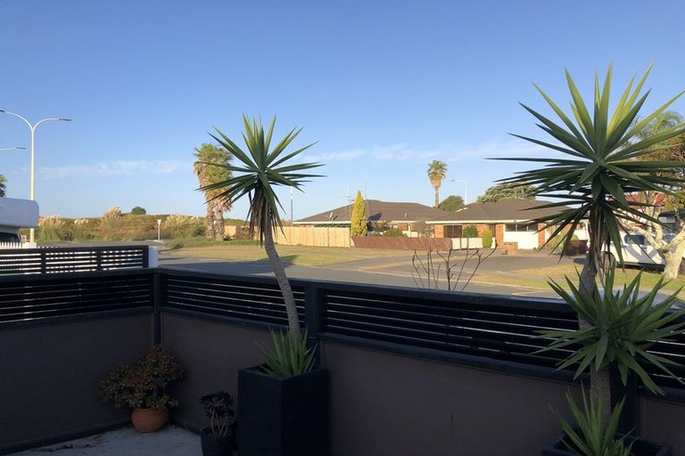 Photo of property in 52 Sunrise Avenue, Mount Maunganui, 3116