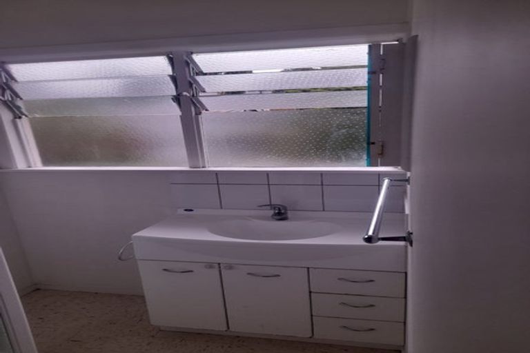 Photo of property in 24 Rambler Crescent, Beach Haven, Auckland, 0626