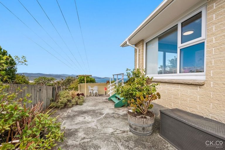Photo of property in 21 Acacia Avenue, Maungaraki, Lower Hutt, 5010