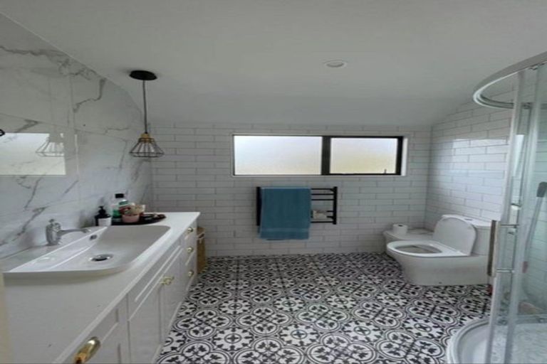 Photo of property in 2/31 Eversleigh Road, Belmont, Auckland, 0622