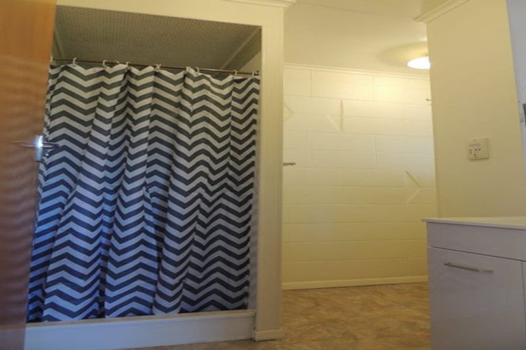 Photo of property in 5 Glen Alton Avenue, Paparangi, Wellington, 6037