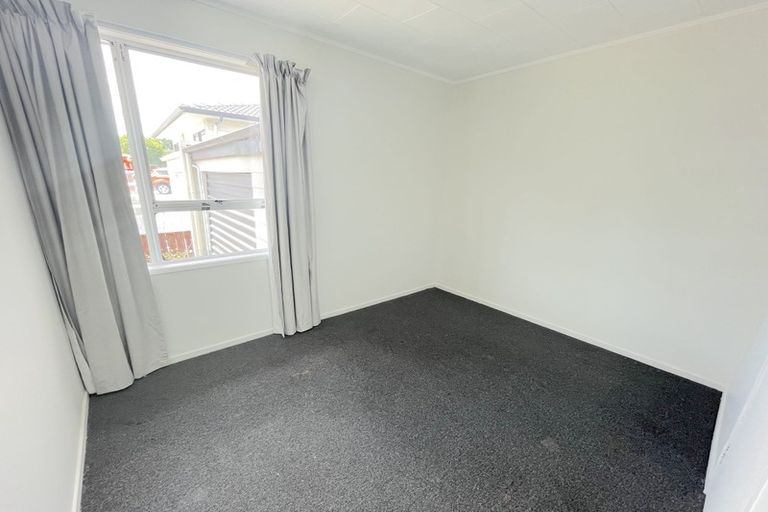 Photo of property in 2/50 Sikkim Crescent, Clover Park, Auckland, 2019