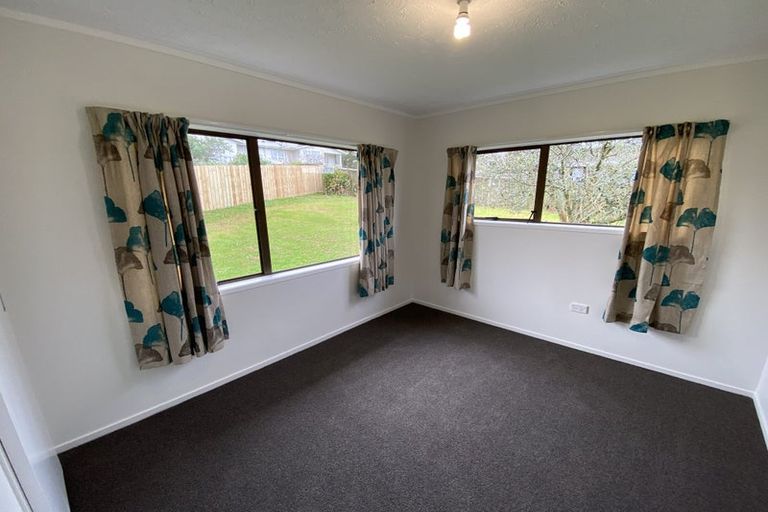 Photo of property in 17 Brougham Place, West Harbour, Auckland, 0618
