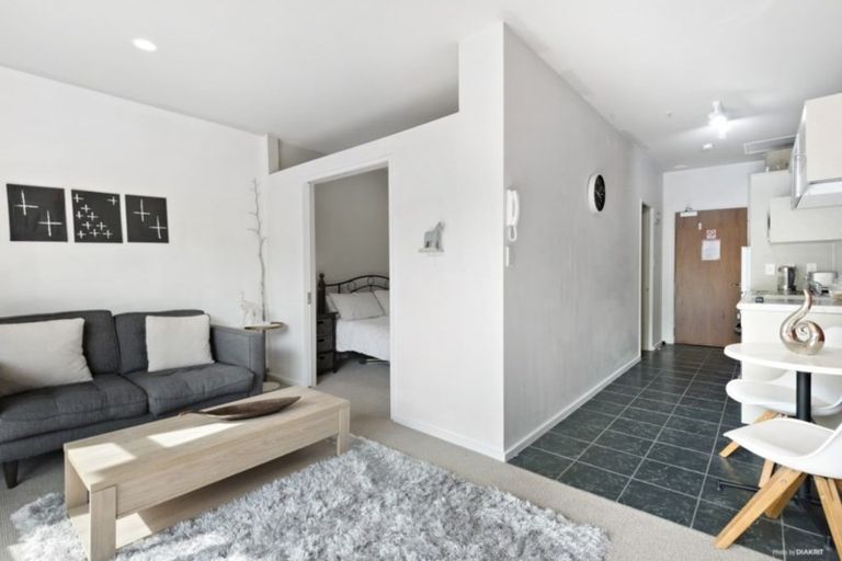 Photo of property in Atrium Towers, 1n/154 The Terrace, Wellington Central, Wellington, 6011