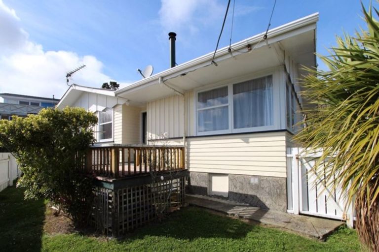 Photo of property in 81 Beazley Avenue, Paparangi, Wellington, 6037
