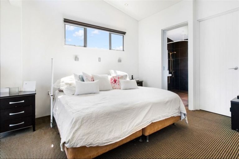 Photo of property in 3 Sandhurst Rise, Henderson, Auckland, 0612