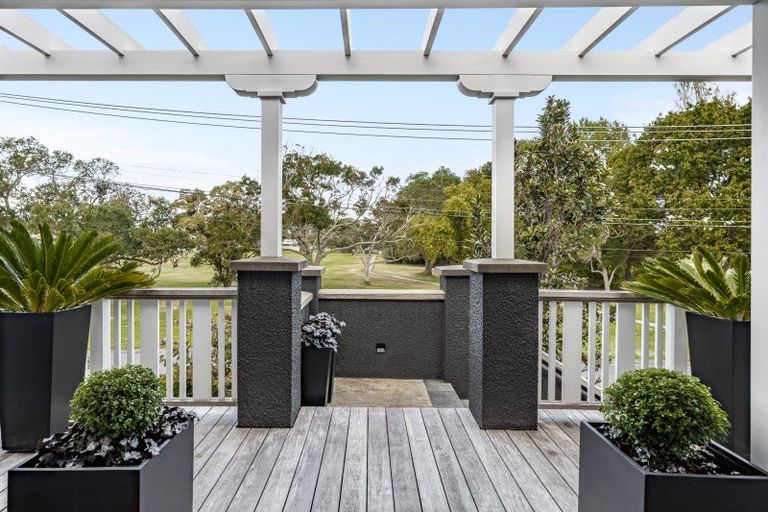 Photo of property in 20 Seabreeze Road, Narrow Neck, Auckland, 0624