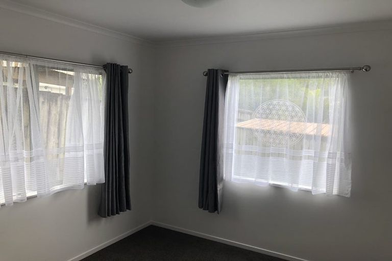 Photo of property in 12a Midgley Road, West Harbour, Auckland, 0618