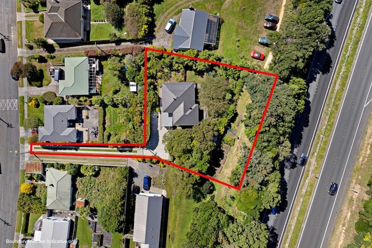 Photo of property in 39 Taylor Terrace, Tawa, Wellington, 5028