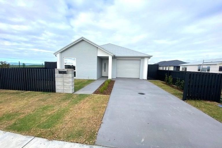 Photo of property in 8 Manhattan Crescent, Papamoa, 3118