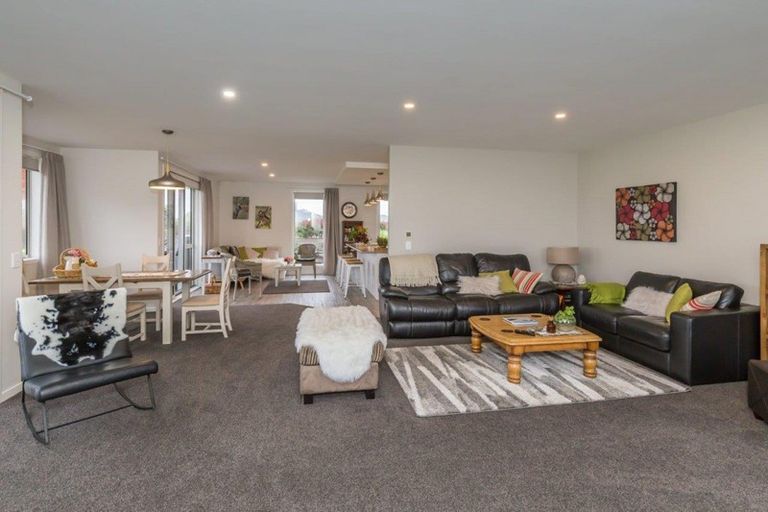 Photo of property in 9 Waipuna Grove, Levin, 5571