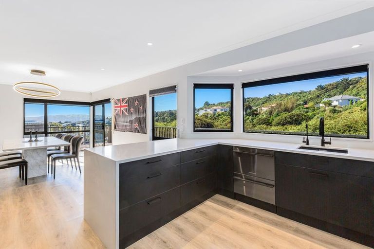 Photo of property in 8 Glengavel Grove, Papakowhai, Porirua, 5024