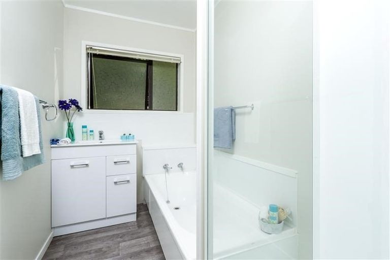 Photo of property in 2/21 Waiau Street, Torbay, Auckland, 0630