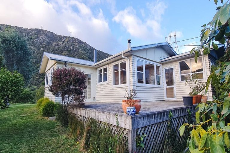 Photo of property in 46 Wellington Road, Paekakariki, 5034