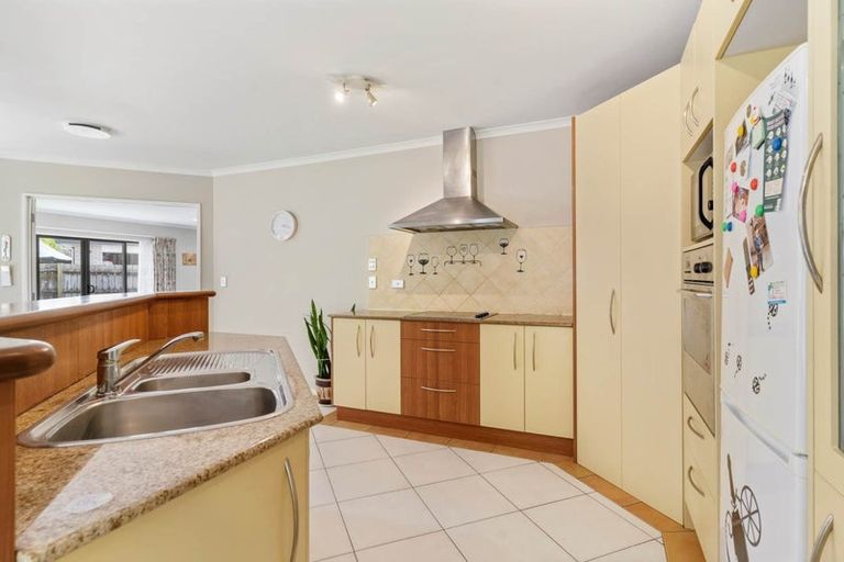 Photo of property in 90 Buscomb Avenue, Henderson, Auckland, 0610