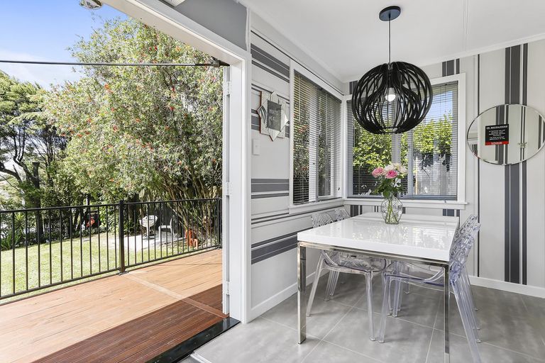 Photo of property in 55 Cliff View Drive, Green Bay, Auckland, 0604